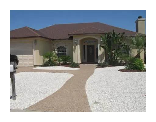 a view of a house with yard and porch