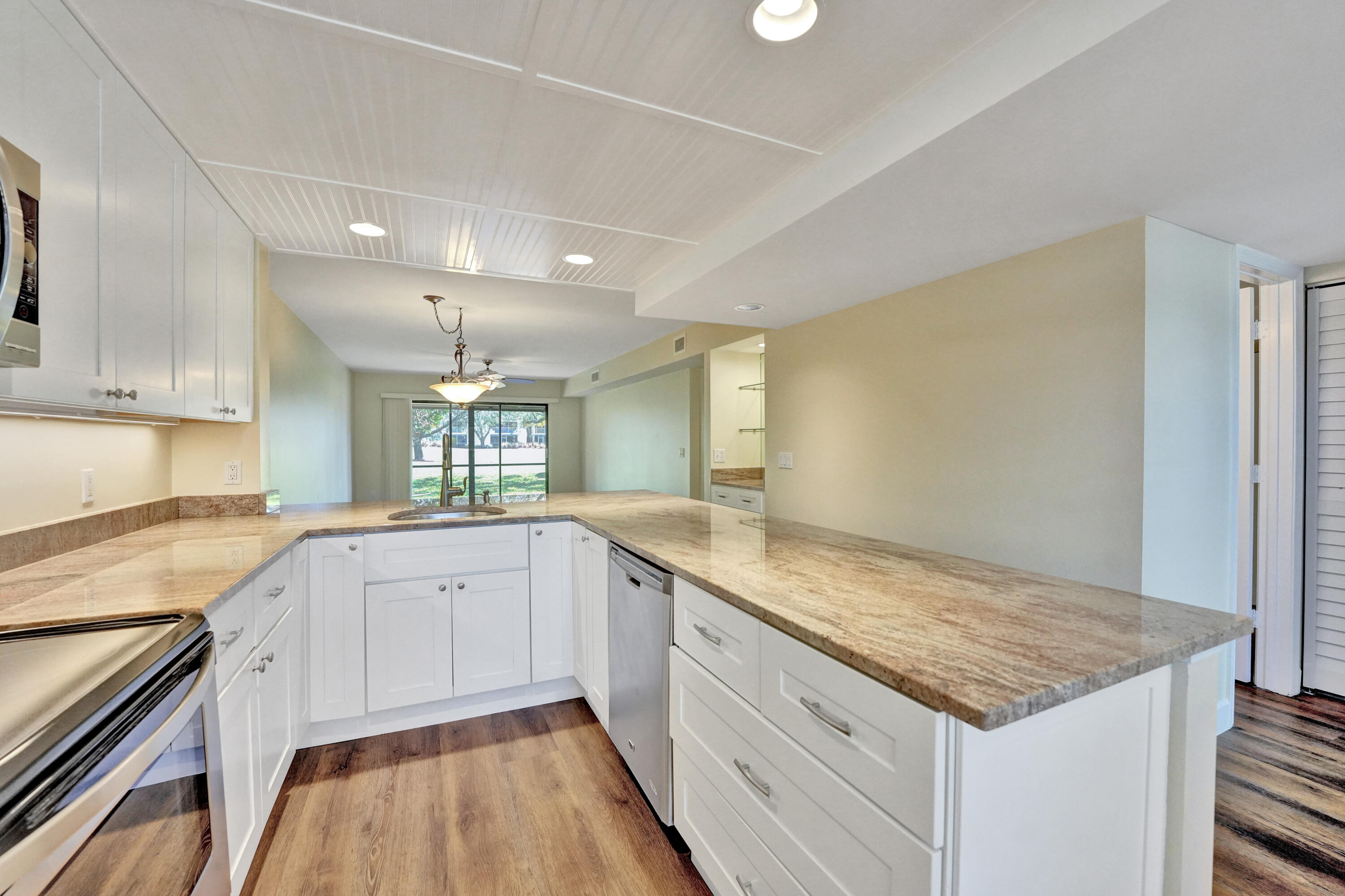 2001 Keystone Drive, Unit B Jupiter, FL 33458 - Photo 4 of 50 RJP00877