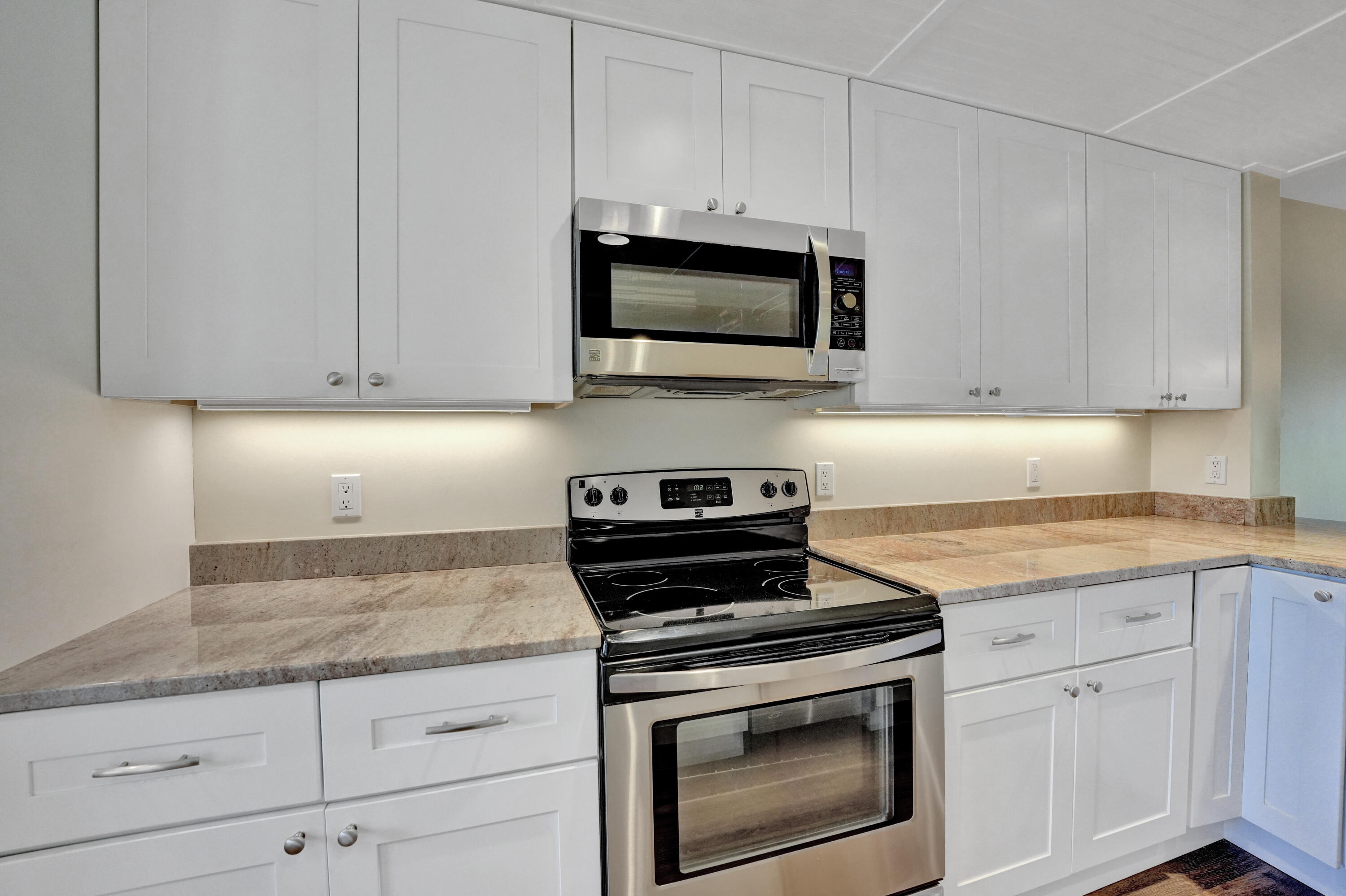 2001 Keystone Drive, Unit B Jupiter, FL 33458 - Photo 5 of 50 RJP00880