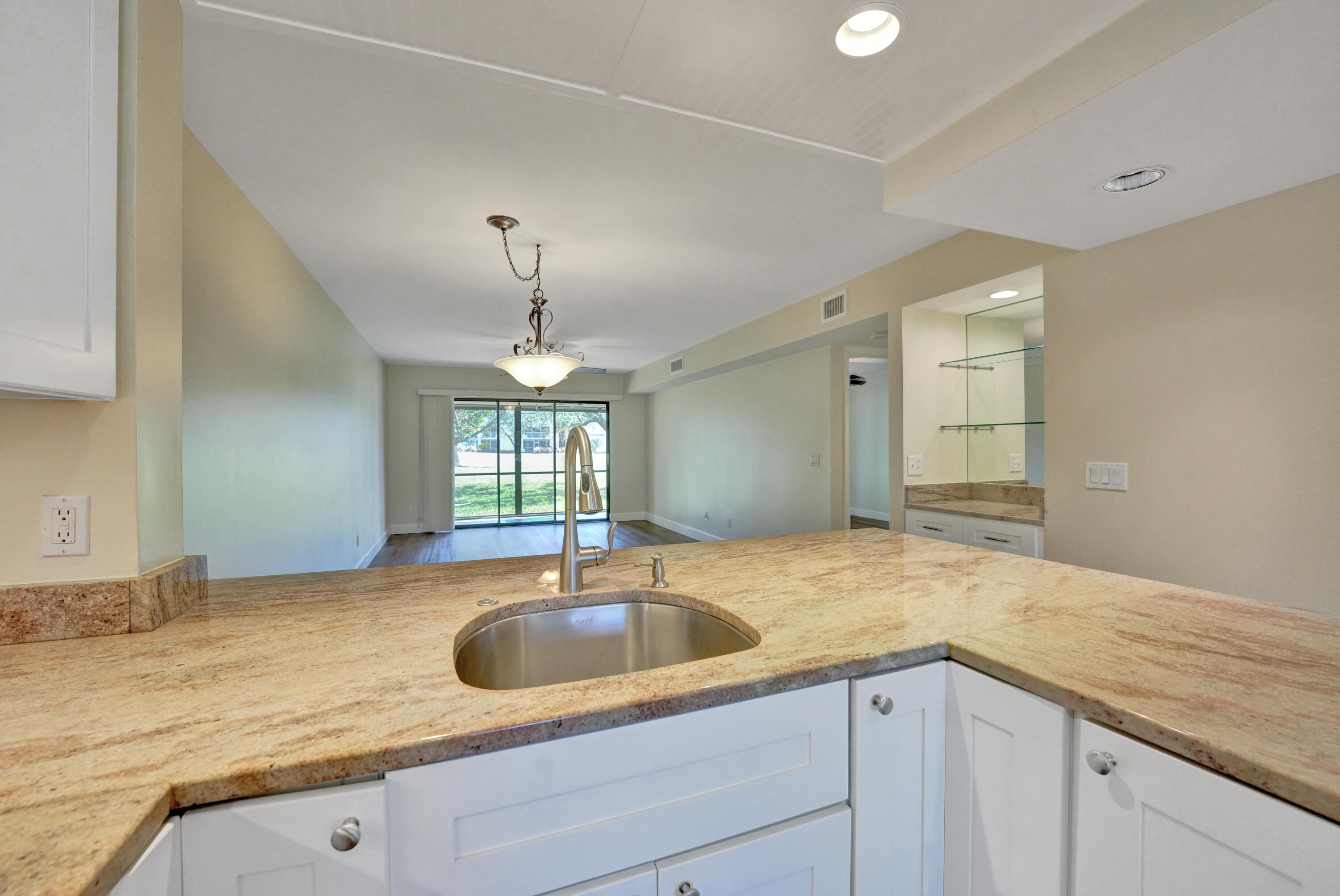 2001 Keystone Drive, Unit B Jupiter, FL 33458 - Photo 6 of 50 RJP00883