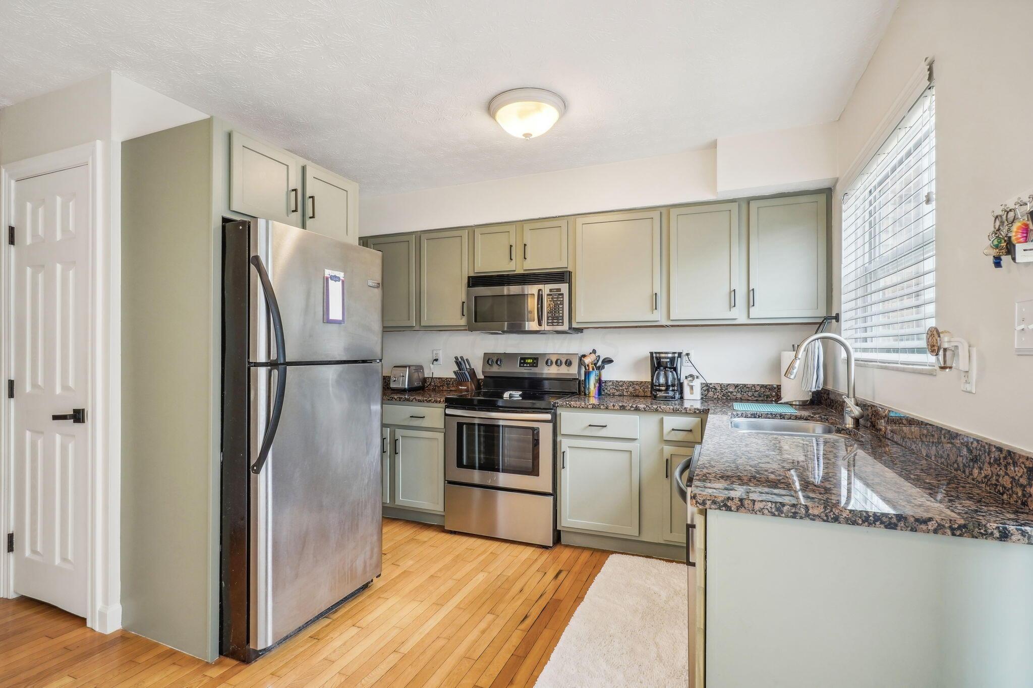 1227 Weybridge Road Columbus, OH 43220 - Photo 11 of 32 Kitchen
