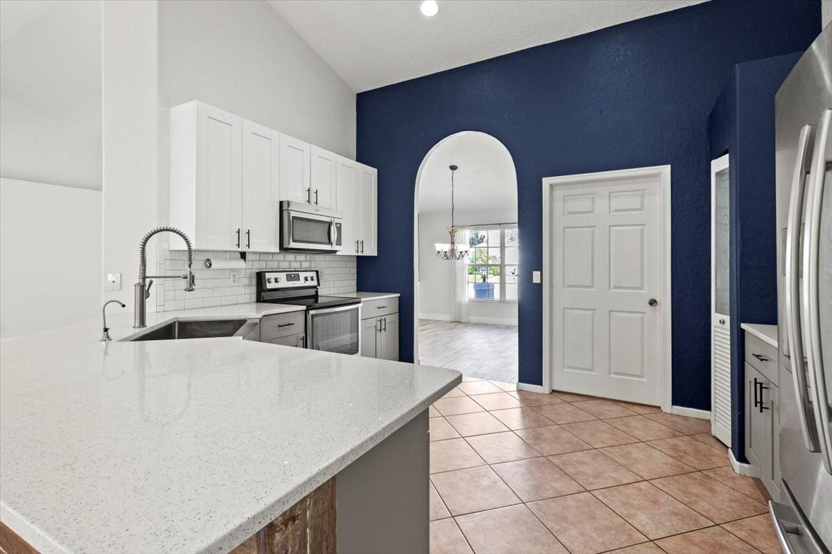 515 Southeast Cliff Road Port St. Lucie, FL 34984 - Photo 13 of 70 515-SE-Cliff-Rd-0037