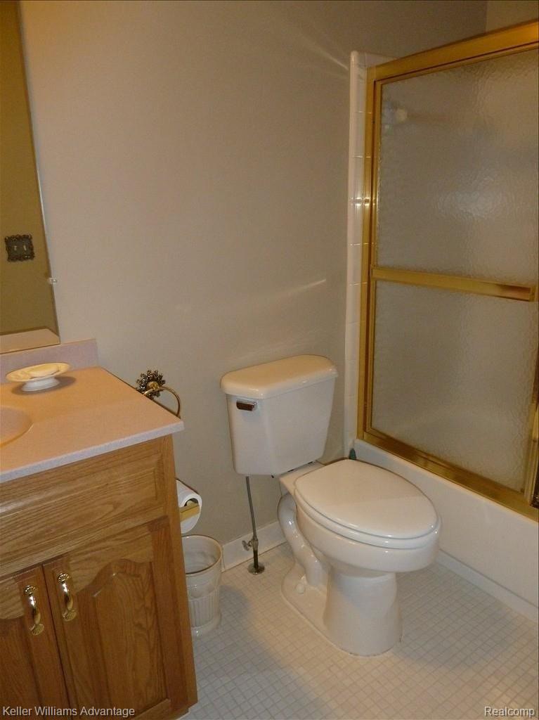 42460 Saratoga Road, Unit 9 Canton, MI 48187 - Photo 20 of 22 Main Bath