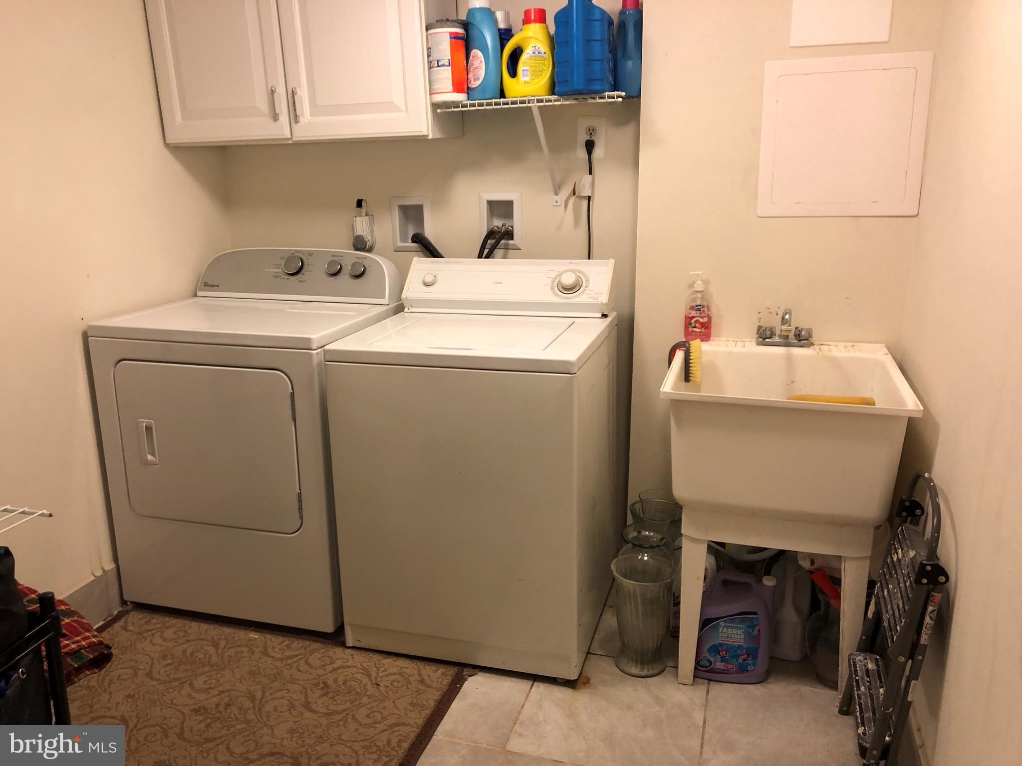 8989 Centerway Road Gaithersburg, MD 20879 - Photo 15 of 26 a utility room with dryer and washer