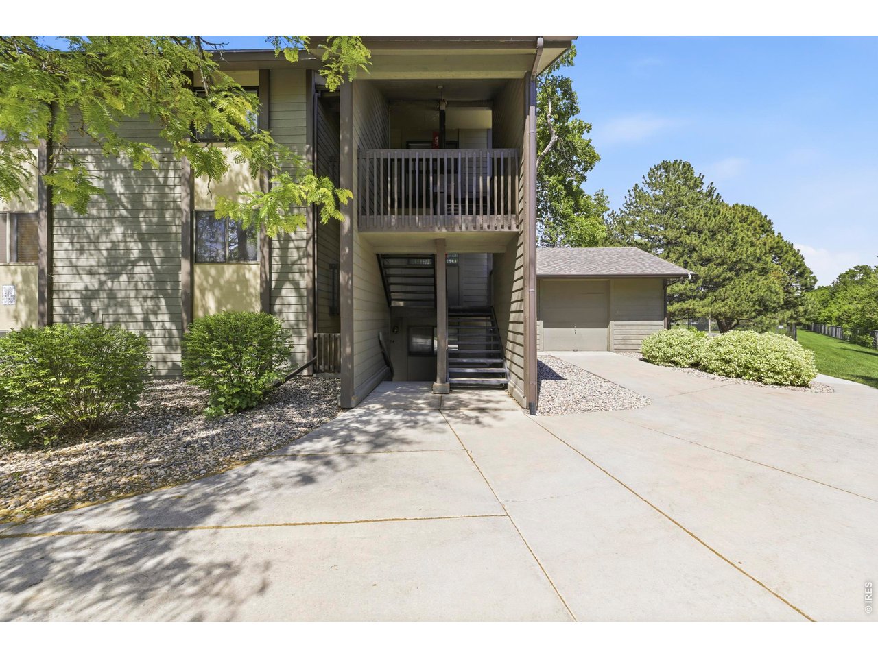 925 Columbia Road, Unit 824 Fort Collins, CO 80525 - Photo 33 of 36 a front view of a house with garden