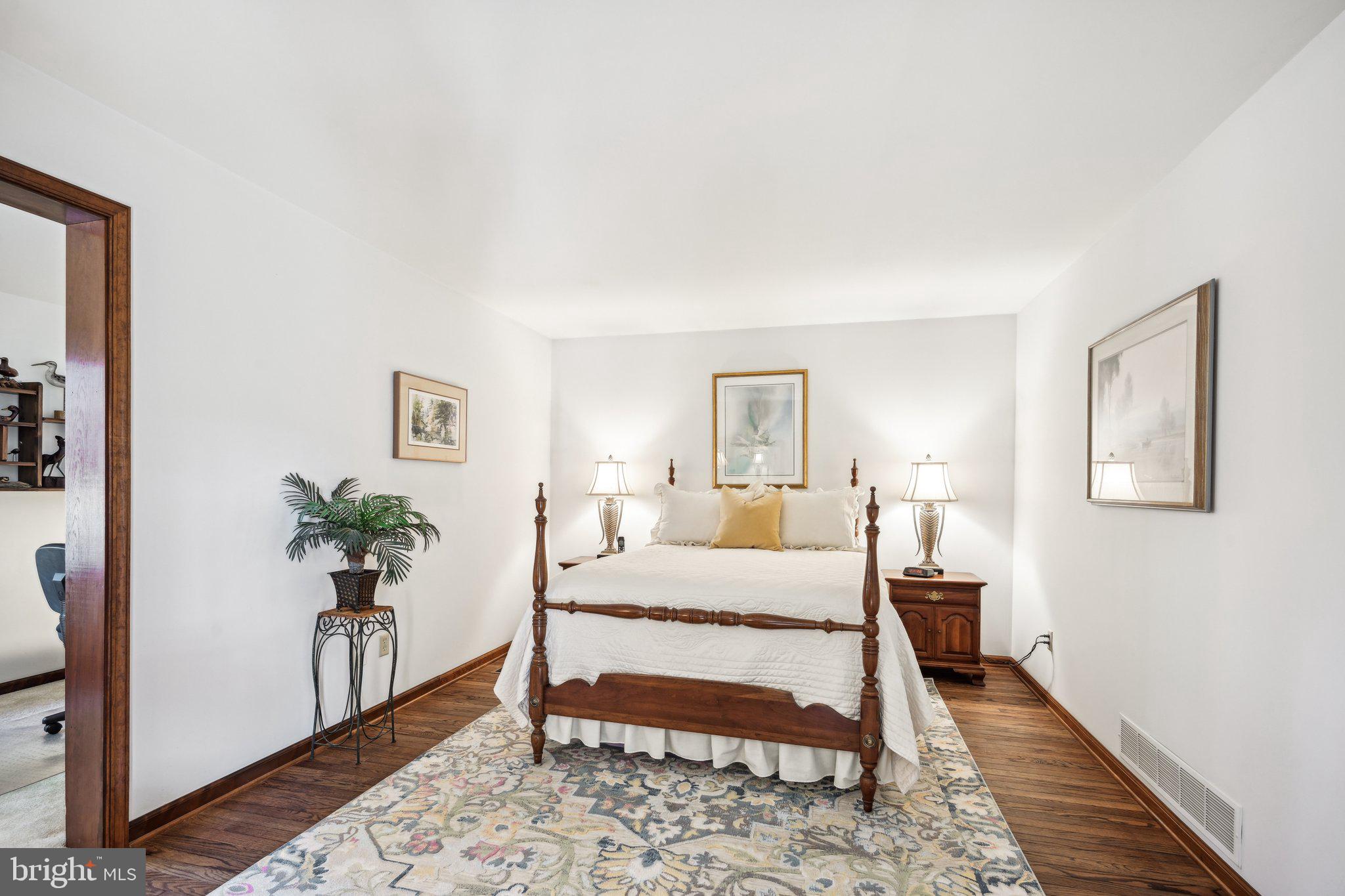 8 Kent Drive Hockessin, DE 19707 - Photo 32 of 62 Primary Bedroom