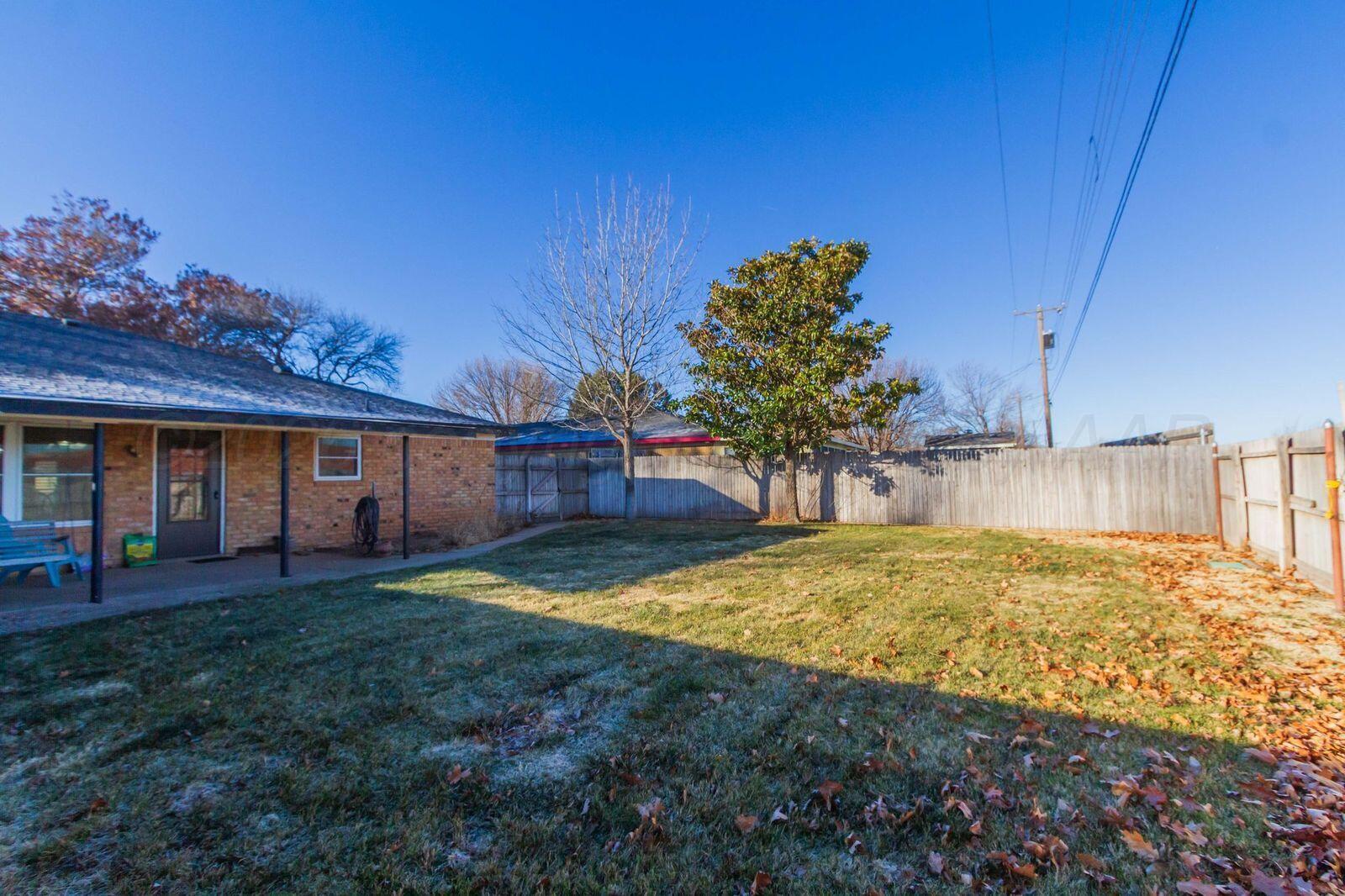 7612 Farrell Drive Amarillo, TX 79121 - Photo 26 of 27 a view of a backyard of the house