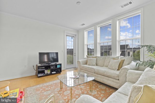 $333,000 | 400 Cameron Station Boulevard, Unit 328, Alexandria, VA 22304