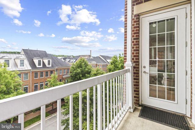 $333,000 | 400 Cameron Station Boulevard, Unit 328, Alexandria, VA 22304