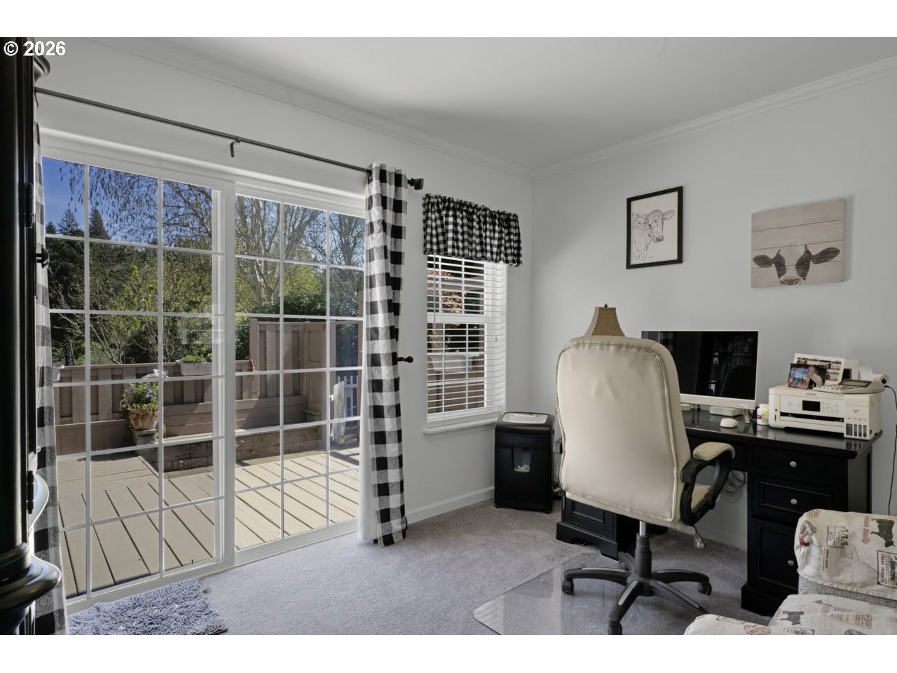7 Onadoone Court Florence, OR 97439 - Photo 19 of 44 a workspace with furniture