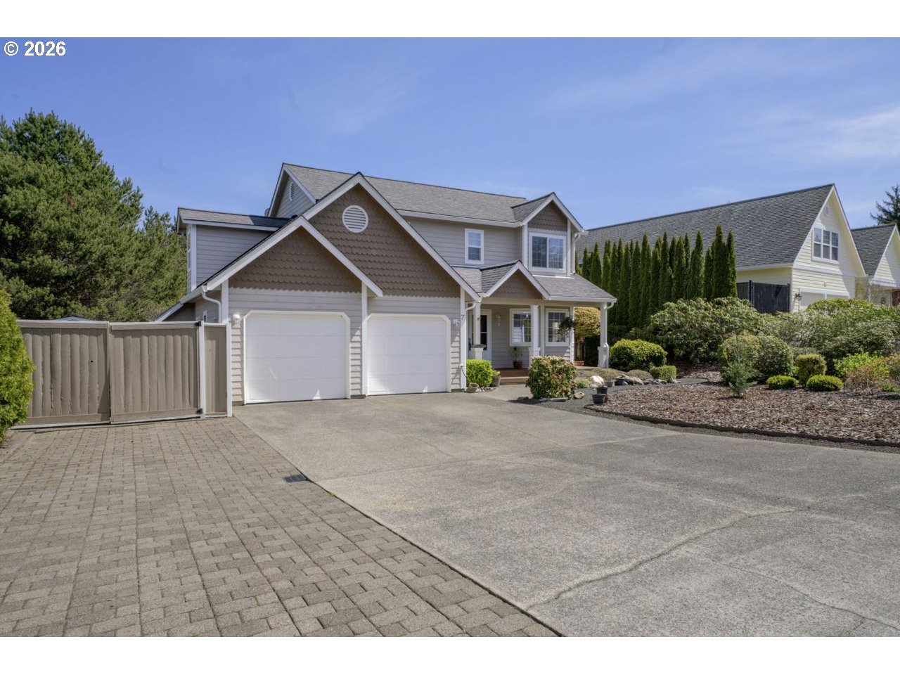 7 Onadoone Court Florence, OR 97439 - Photo 3 of 44 a front view of a house with a yard and garage