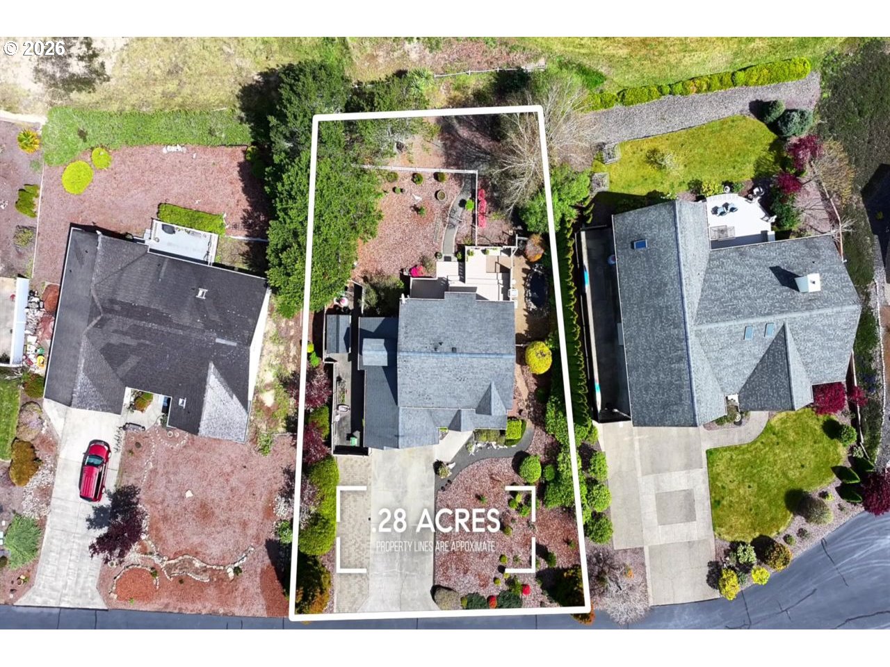 7 Onadoone Court Florence, OR 97439 - Photo 42 of 44 an aerial view of houses with outdoor space