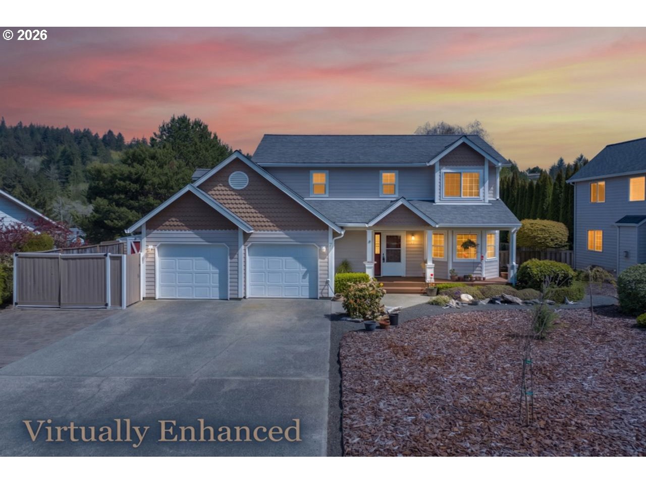 7 Onadoone Court Florence, OR 97439 - Photo 43 of 44 a front view of a house with a yard and mountain view in back
