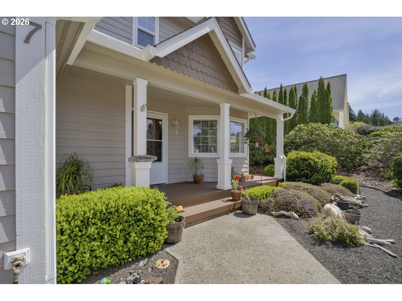 7 Onadoone Court Florence, OR 97439 - Photo 5 of 44 a view of a house with backyard and porch