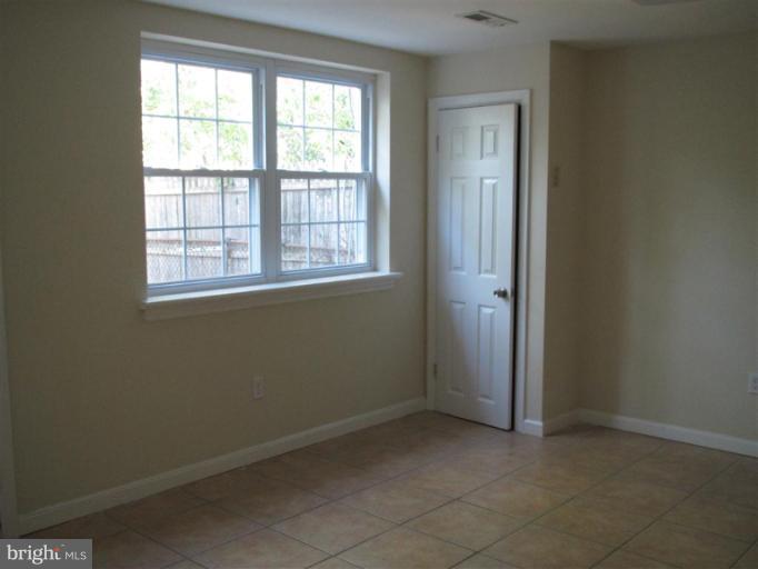 1648 Heathfield Road Baltimore, MD 21239 - Photo 7 of 13 Interior (General)