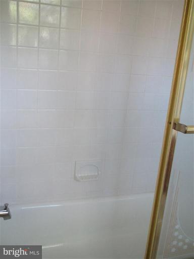 1648 Heathfield Road Baltimore, MD 21239 - Photo 9 of 13 Bath