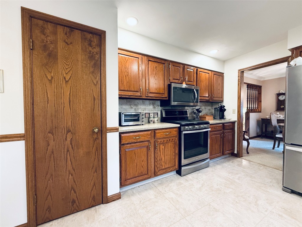 91 Coventry Road Endicott, NY 13760 - Photo 22 of 48