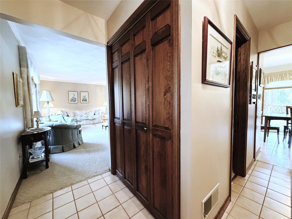 91 Coventry Road Endicott, NY 13760 - Photo 8 of 48