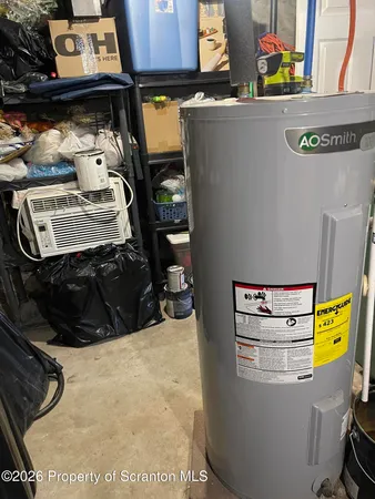 a view of entryway with a front door