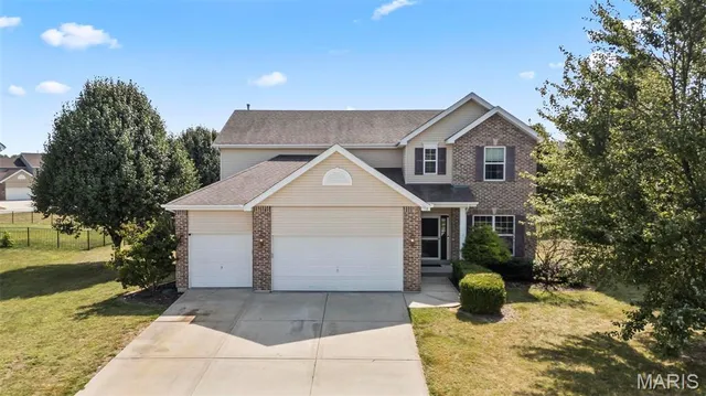 $450,000 | 1012 Crooked Stick Drive, Caseyville, IL 62232