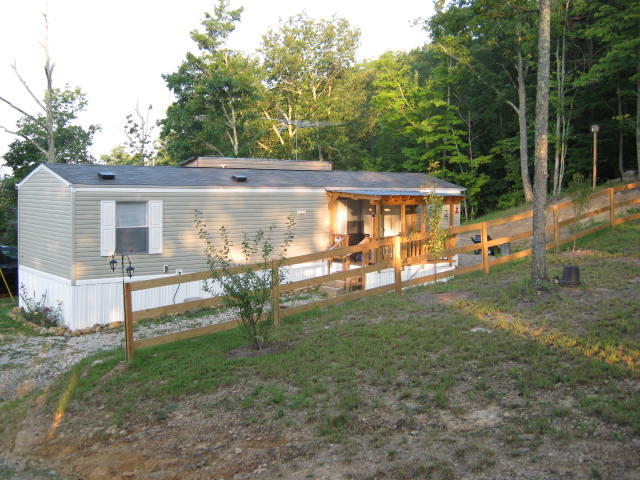 1438 Raccoon Loop Oneida, TN 37841 - Photo 1 of 35 IMG_0739