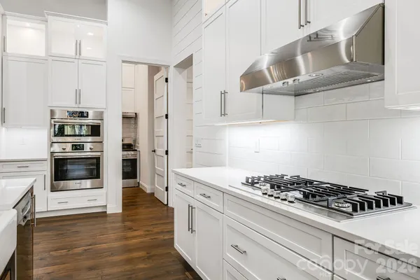$1,895,000 | 202 Lakeshore Drive, Sapphire, NC 28774
