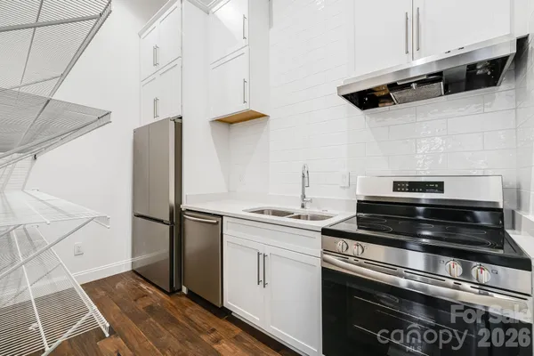 $1,895,000 | 202 Lakeshore Drive, Sapphire, NC 28774