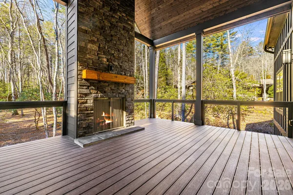$1,895,000 | 202 Lakeshore Drive, Sapphire, NC 28774