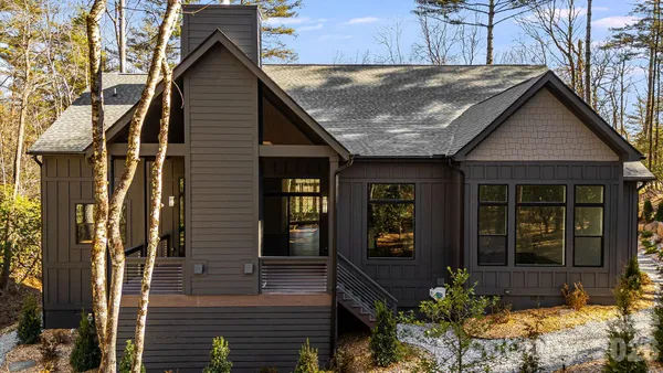 $1,895,000 | 202 Lakeshore Drive, Sapphire, NC 28774