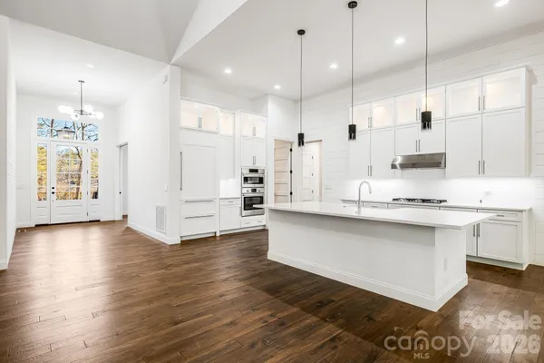 $1,895,000 | 202 Lakeshore Drive, Sapphire, NC 28774