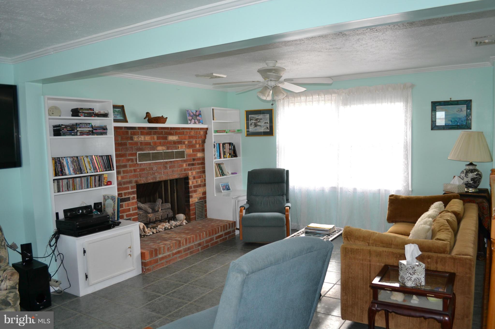 169 Gun Club Road Colonial Beach, VA 22443 - Photo 14 of 28 Living Room