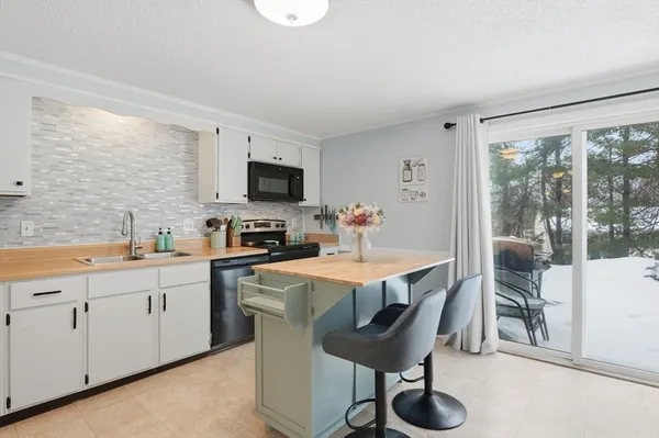 $340,000 | 39 Mountainshire Drive, Unit 39, Worcester, MA 01606