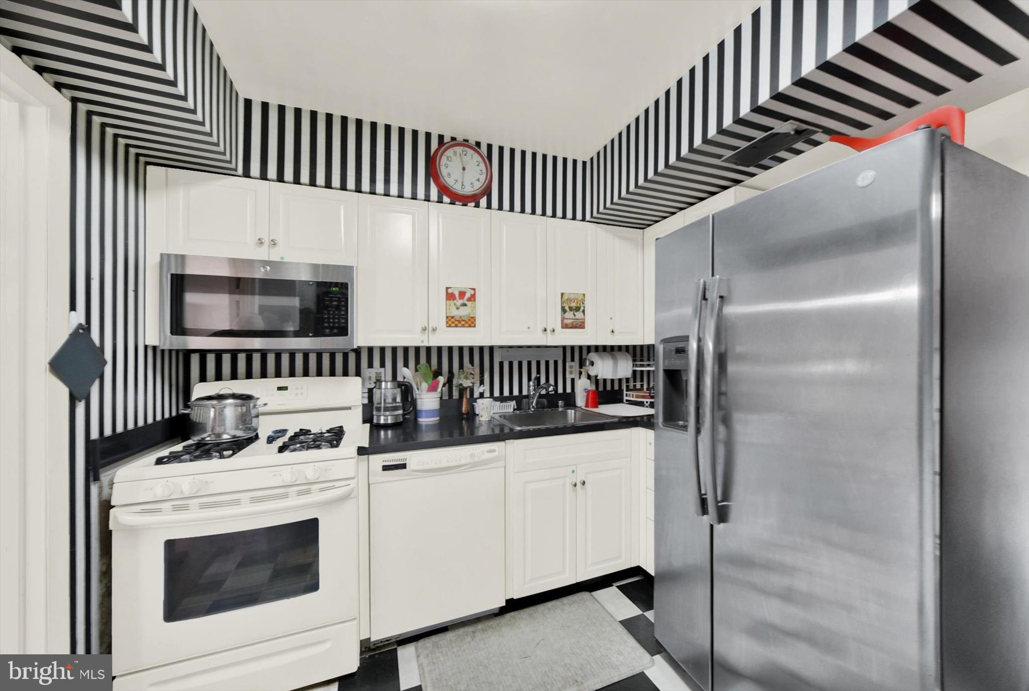 115 Cross Keys Road, Unit R115A Baltimore, MD 21210 - Photo 8 of 16 Kitchen