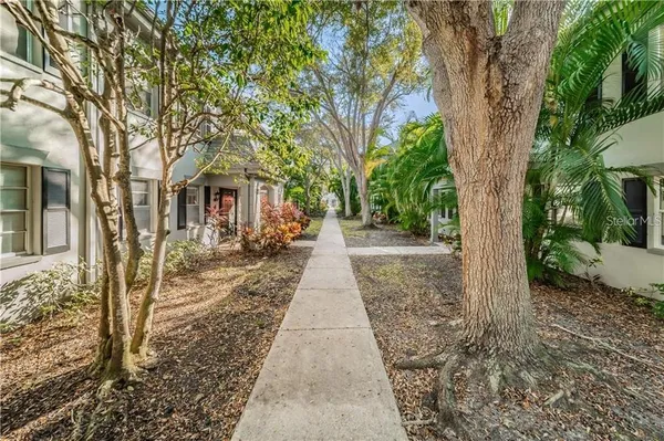 $2,450 | 6990 Place De La Paix, Unit 2B, South Pasadena, FL 33707