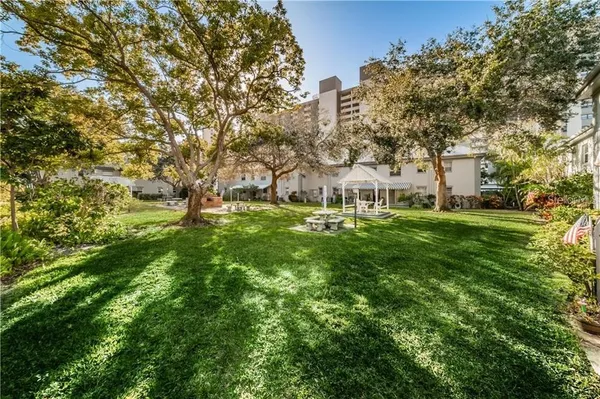 $2,450 | 6990 Place De La Paix, Unit 2B, South Pasadena, FL 33707