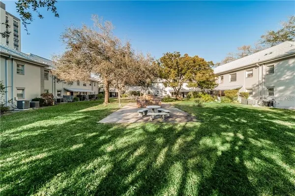 $2,450 | 6990 Place De La Paix, Unit 2B, South Pasadena, FL 33707