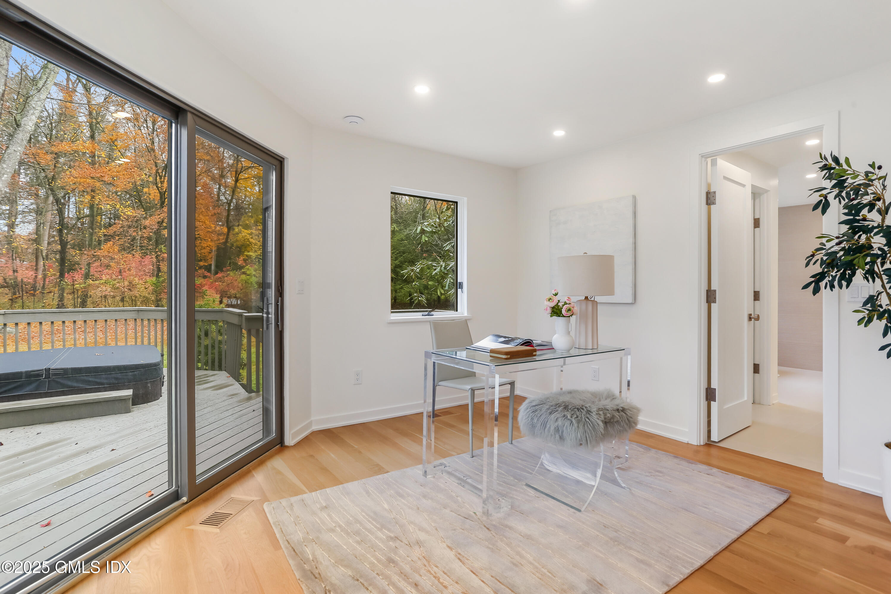 69 Taconic Road Greenwich, CT 06831 - Photo 19 of 31 Primary Office / Sitting Room