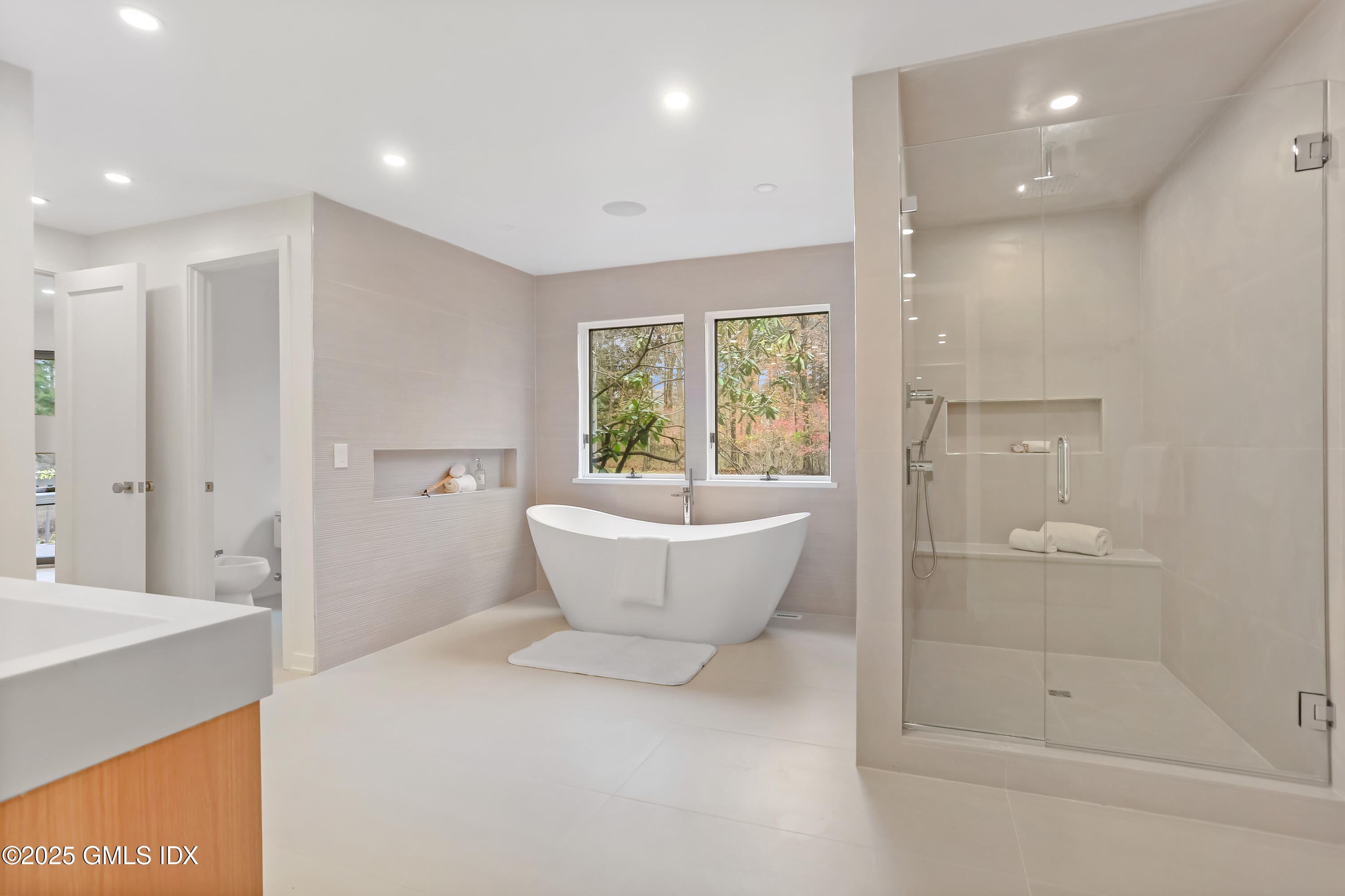 69 Taconic Road Greenwich, CT 06831 - Photo 20 of 31 Primary Bath