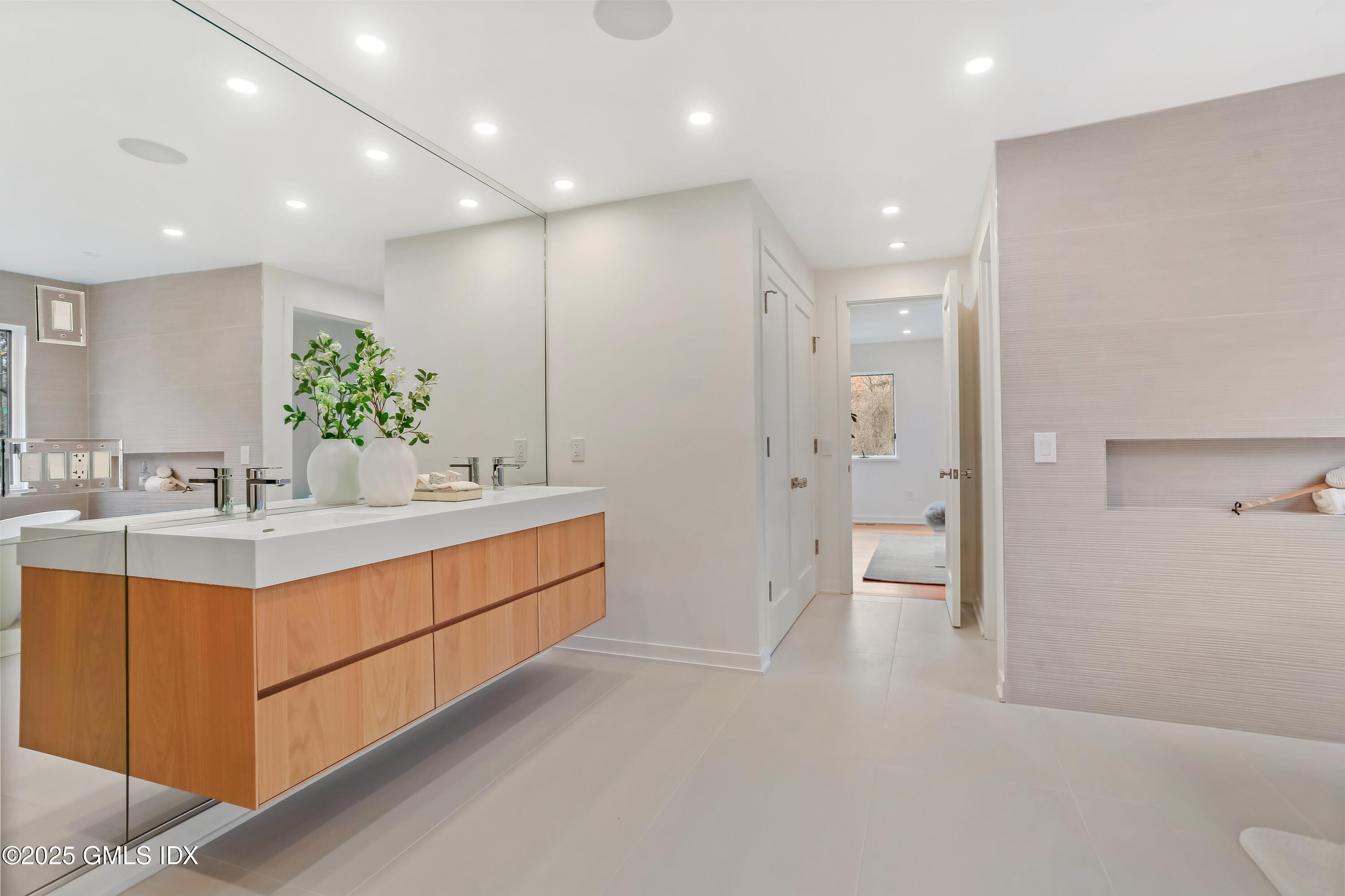 69 Taconic Road Greenwich, CT 06831 - Photo 21 of 31 Primary Bath