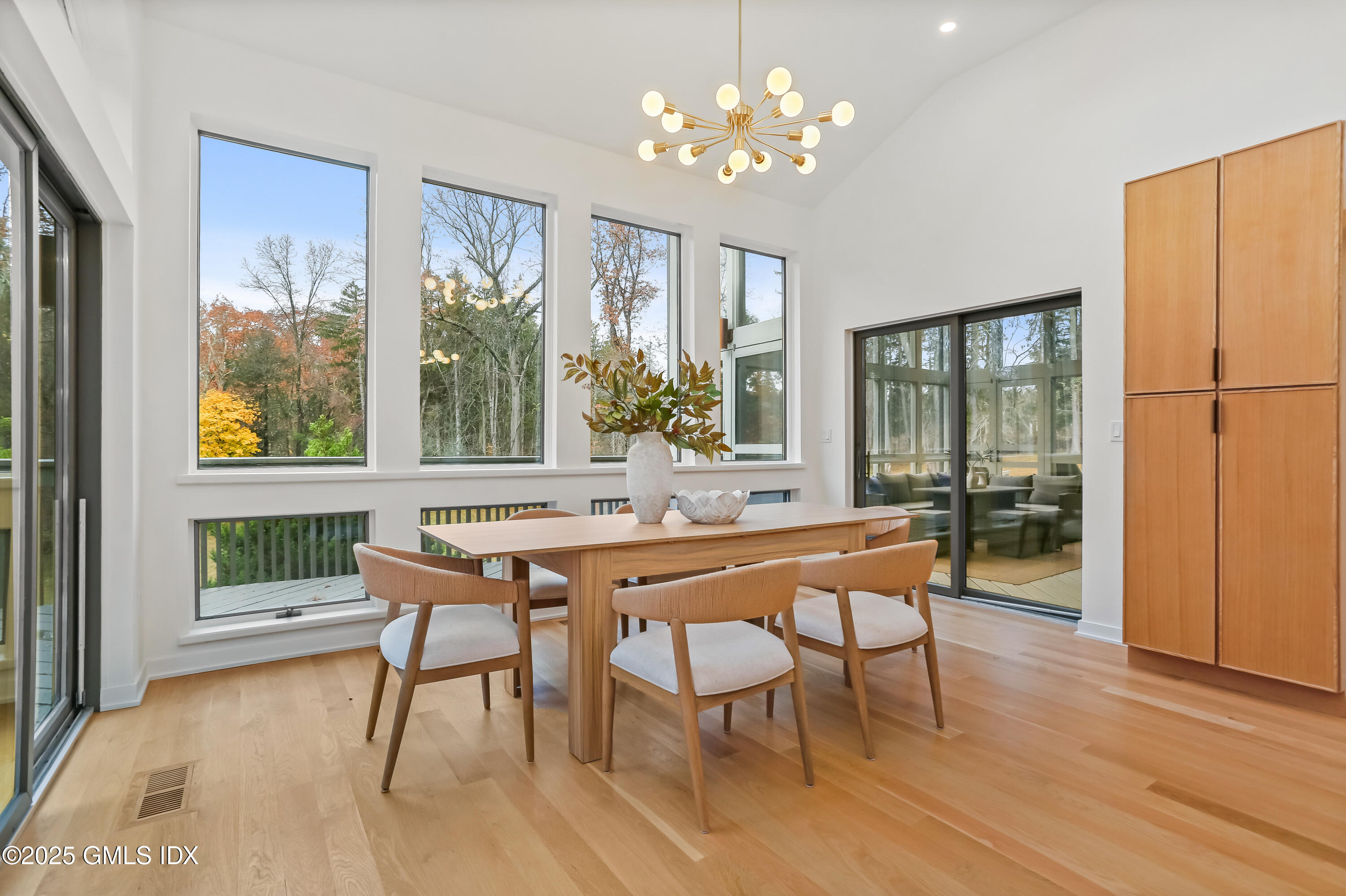 69 Taconic Road Greenwich, CT 06831 - Photo 10 of 31 Breakfast Area