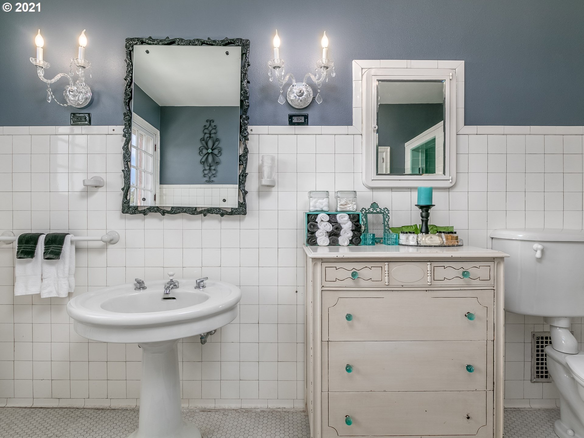 311 North Main Street Pendleton, OR 97801 - Photo 15 of 32 a bathroom with a sink a potted plant and mirror