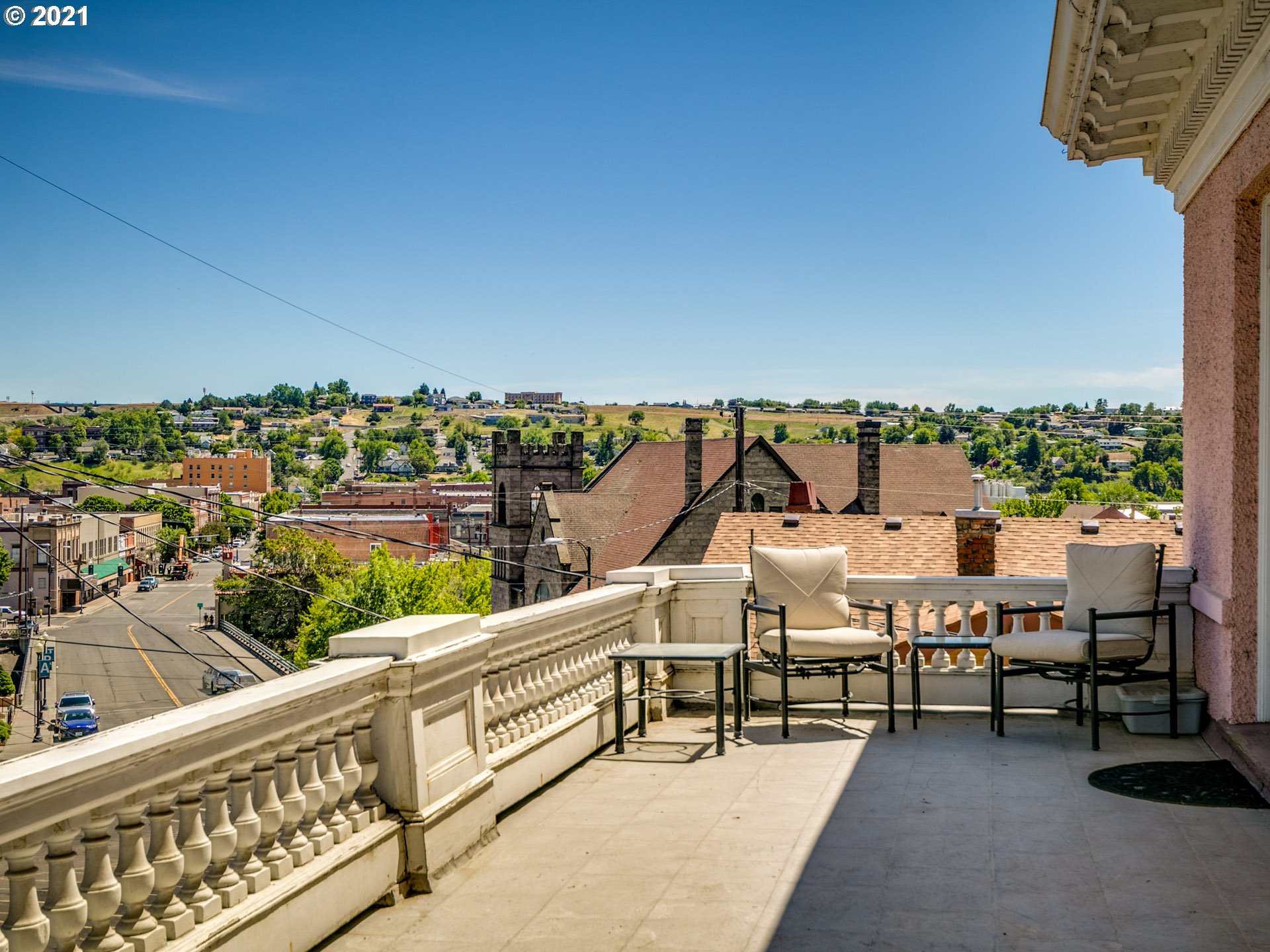 311 North Main Street Pendleton, OR 97801 - Photo 22 of 32 a terrace with outdoor seating and city view