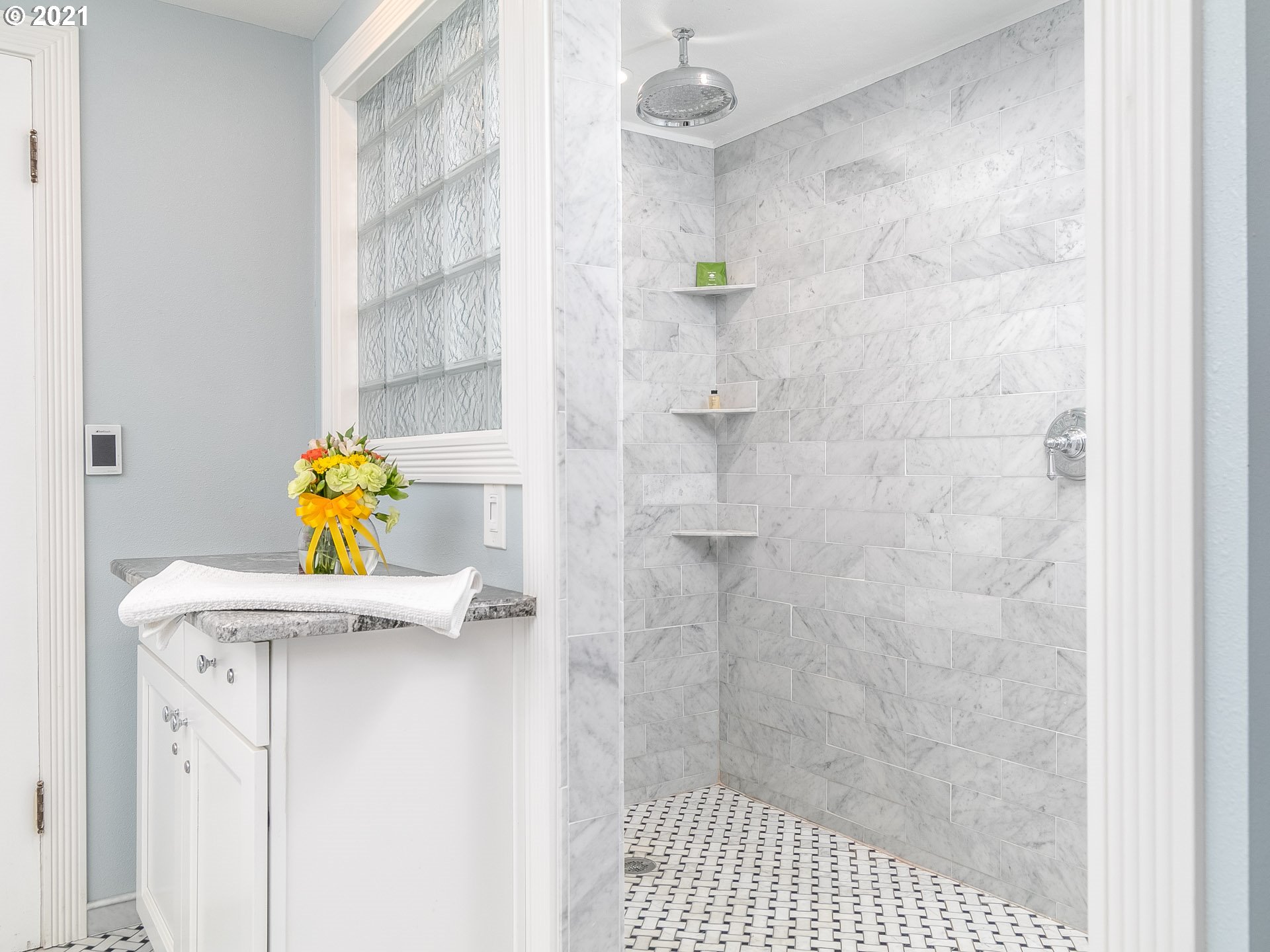 311 North Main Street Pendleton, OR 97801 - Photo 26 of 32 a bathroom with a shower