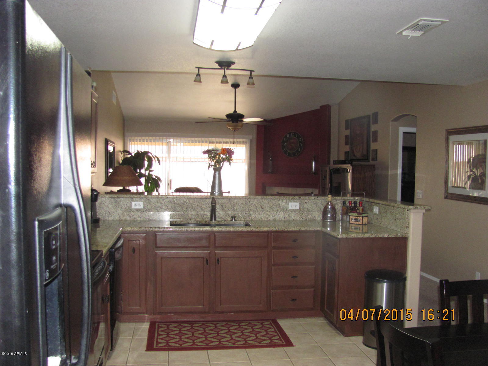 8731 West Ocotillo Road Glendale, AZ 85305 - Photo 3 of 21 KITCHEN OVERLOOKING GREATROOM!!