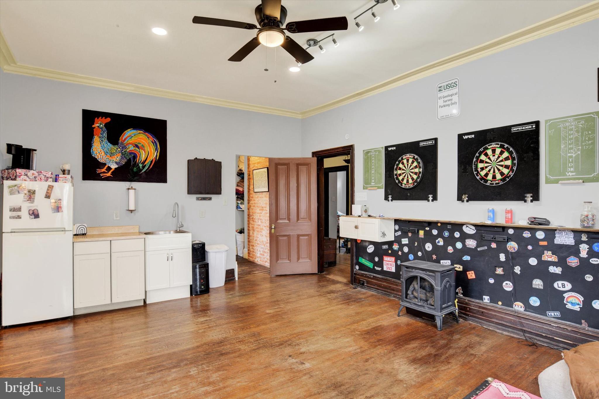 2101 Bellevue Road Harrisburg, PA 17104 - Photo 23 of 49 a living room with furniture and painting on the wall