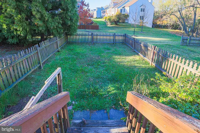 a view of a house with backyard and porch