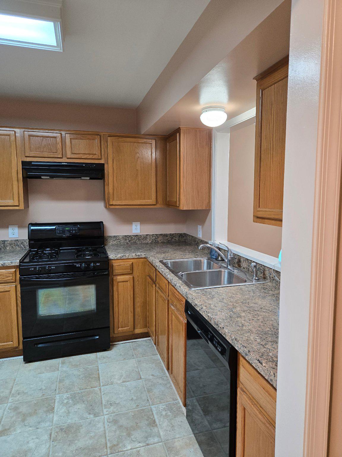 1765 Rochelle Court Woodbridge, VA 22192 - Photo 4 of 34 Transitional kitchen with warm wood tones.