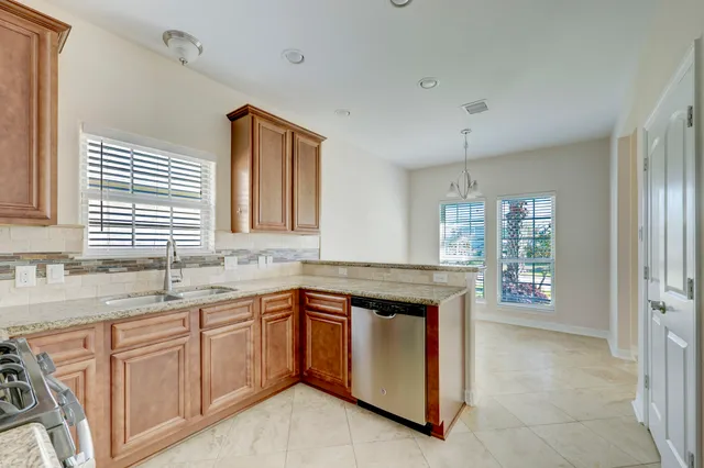 $2,950 | 307 Twin Timbers Lane, Kemah, TX 77565