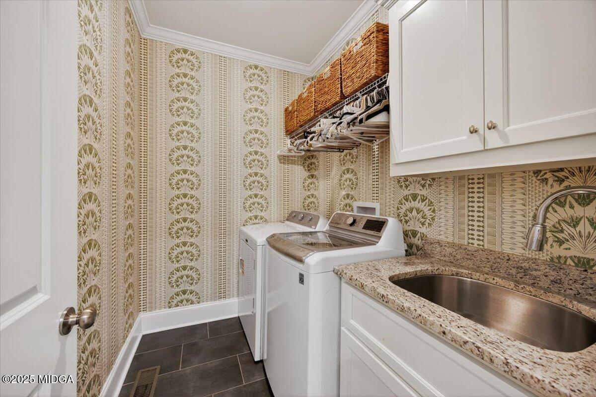 178 Broadleaf Drive Macon, GA 31210 - Photo 35 of 45 a kitchen with stainless steel appliances granite countertop a sink and a granite counter tops