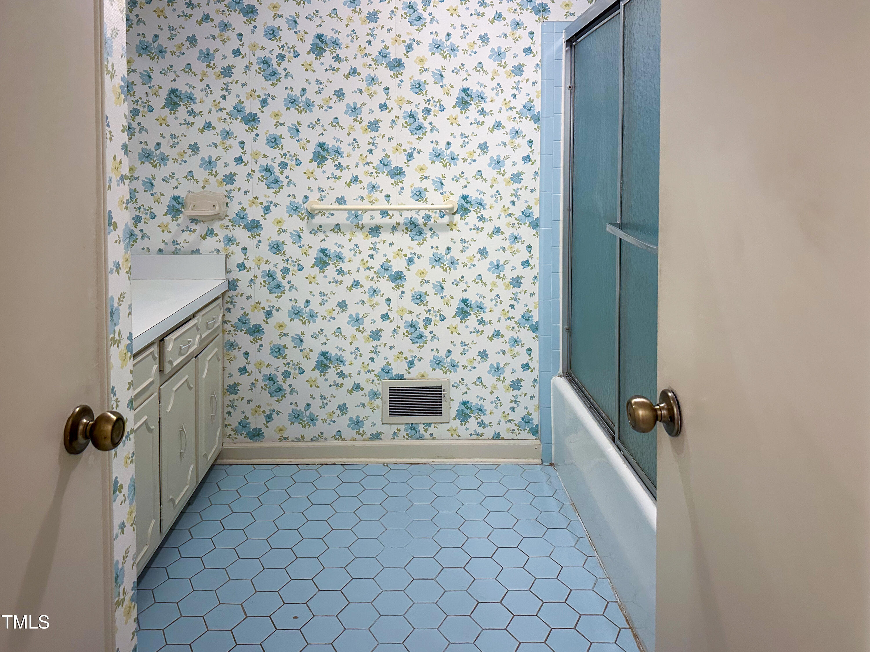 2118 North Woodland Road Henderson, NC 27536 - Photo 27 of 37 IMG_5919